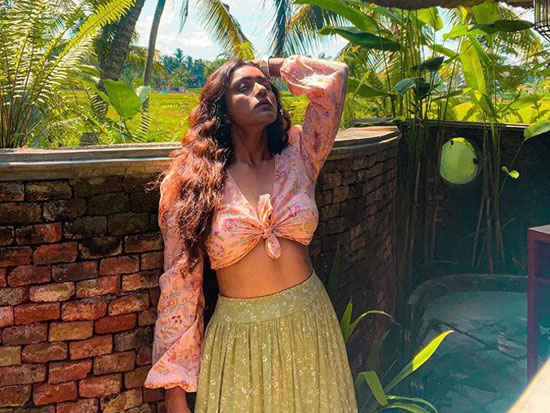 Vivacious Poses Of Vithika Sheru